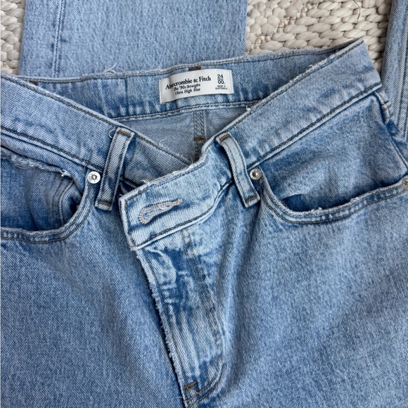 SOLD Abercrombie and Fitch 90s Straight Jean - Picture 3 of 4
